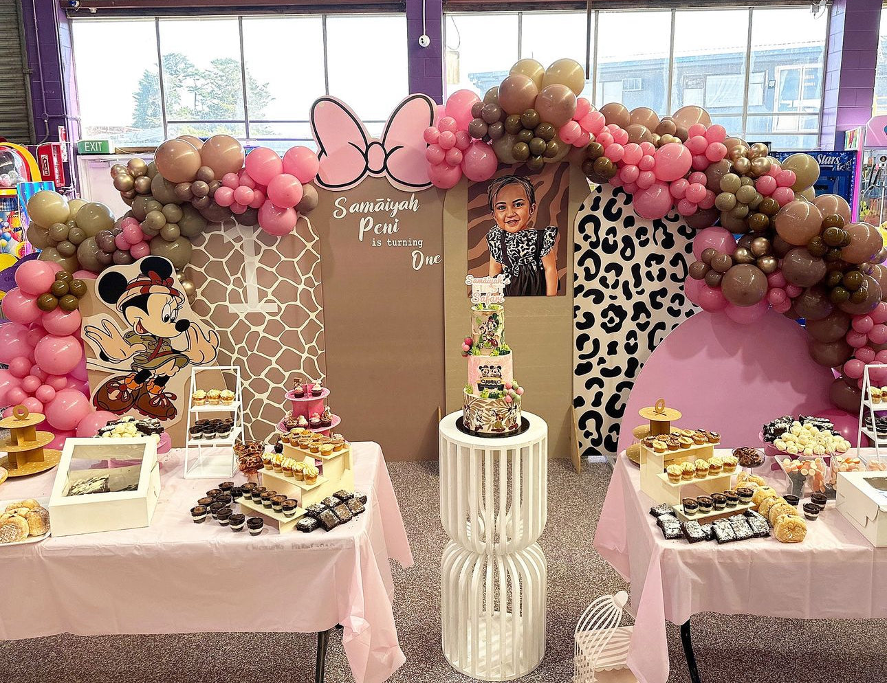 MINNIE MOUSE Safari
