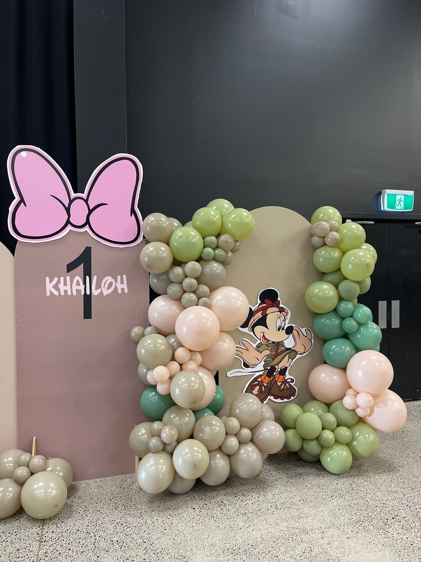MINNIE - SAFARI FUN!